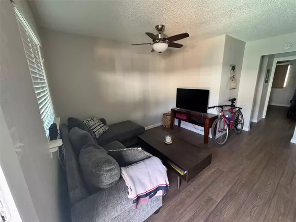 Austin, TX 78722,2401 Manor Rd RD #118