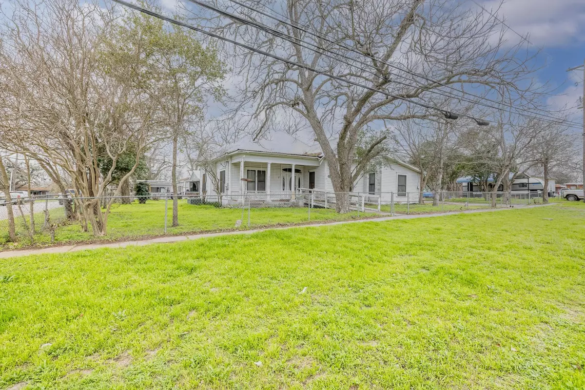 Gonzales, TX 78629,1003 Water ST