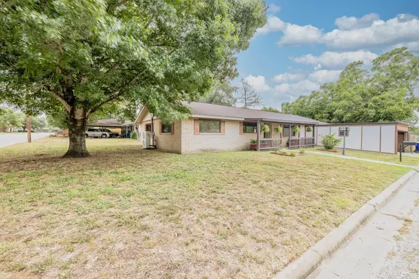 Gonzales, TX 78629,705 Dunning ST