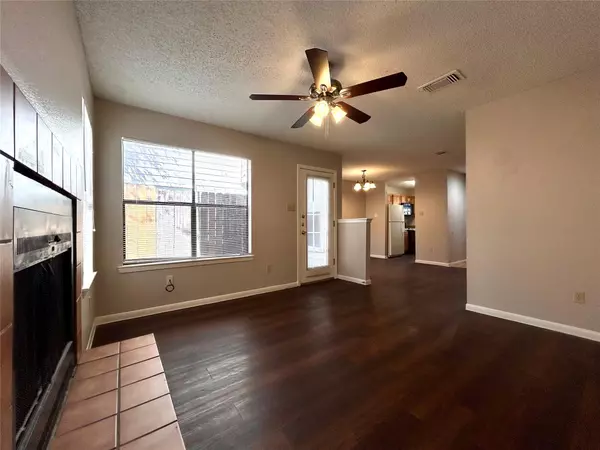 Austin, TX 78729,8906 Schick RD #B