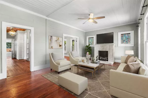 Elgin, TX 78621,108 N Avenue B