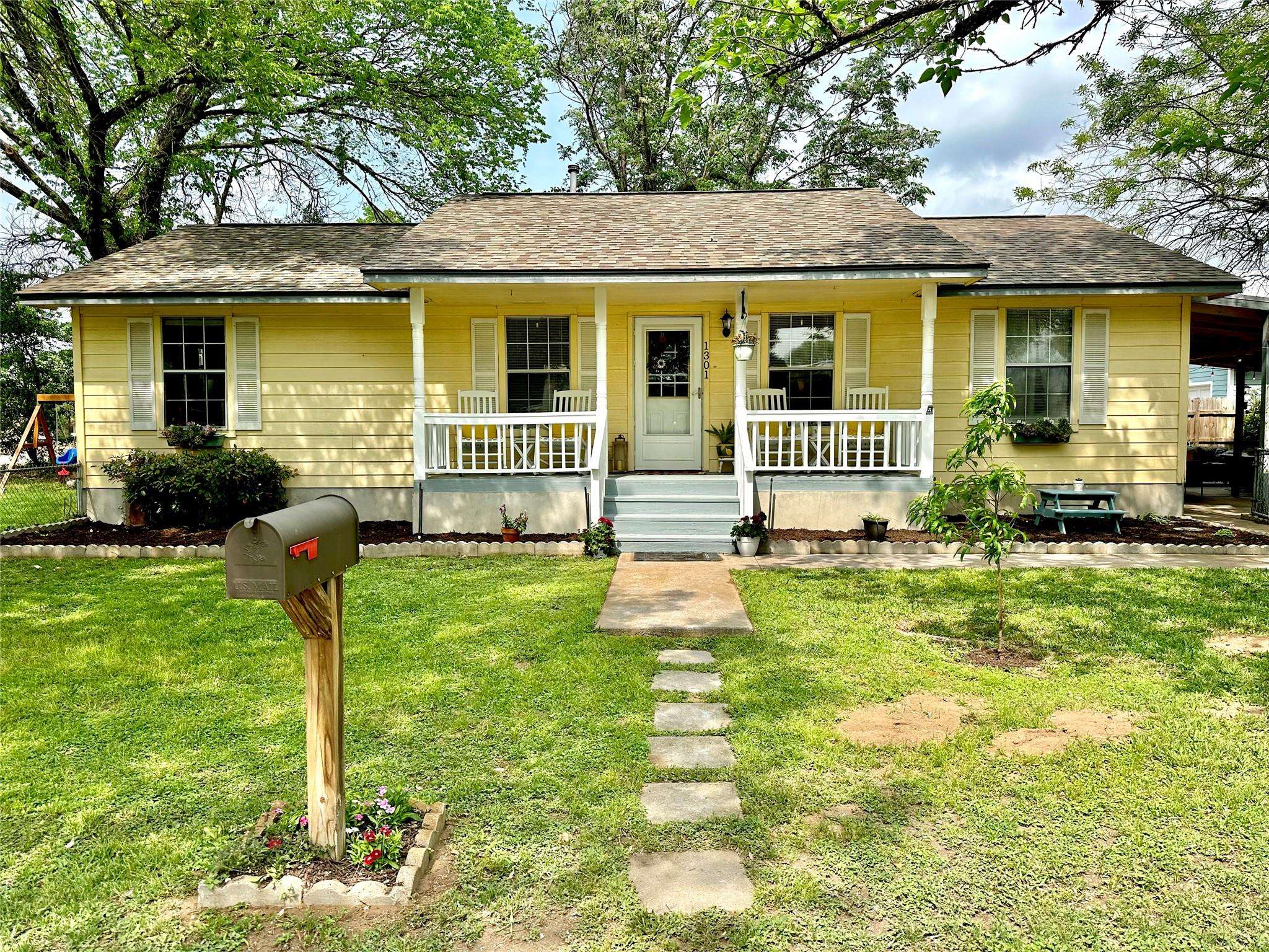Smithville, TX 78957,1301 NE 2nd ST