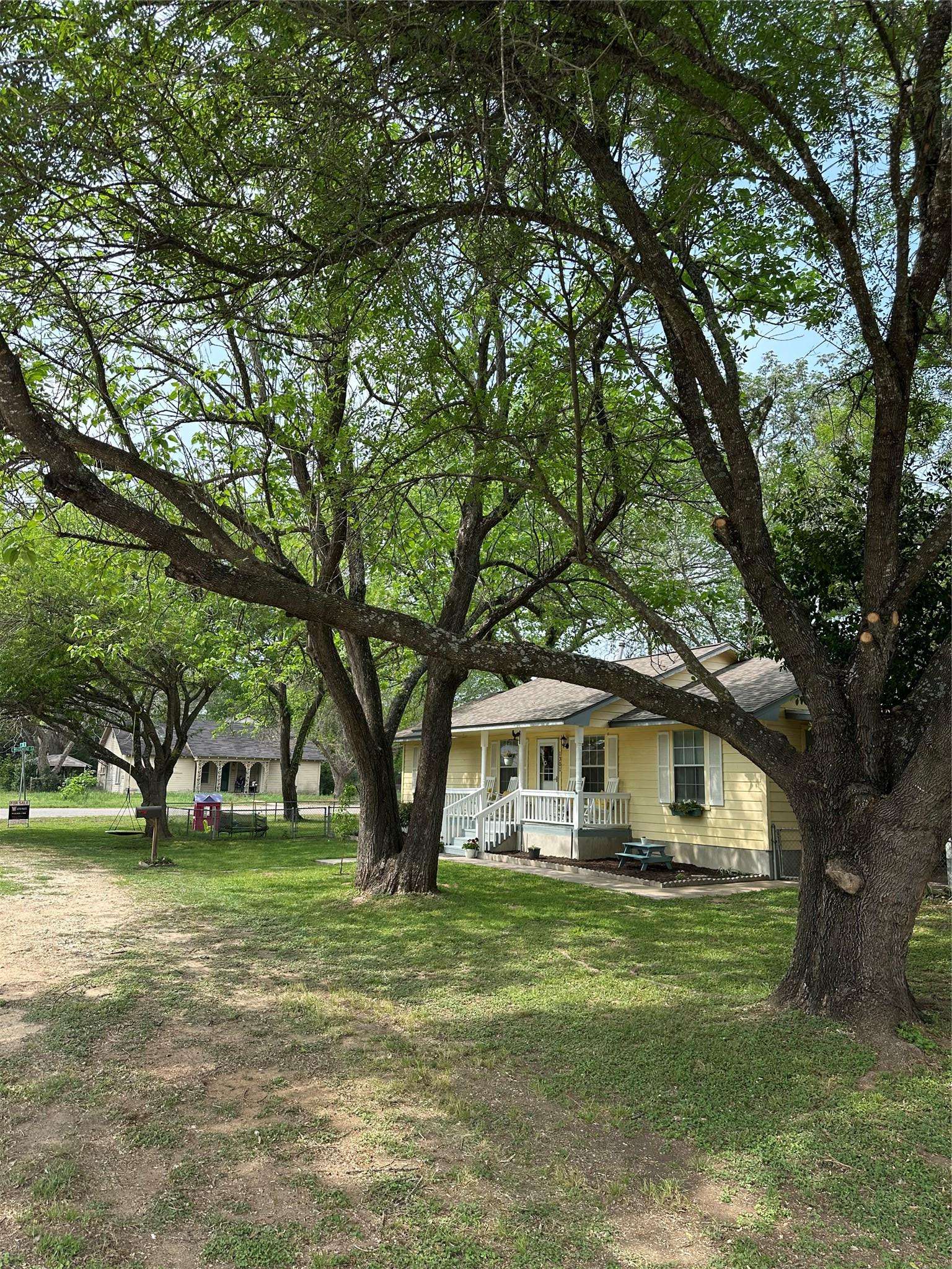 Smithville, TX 78957,1301 NE 2nd ST
