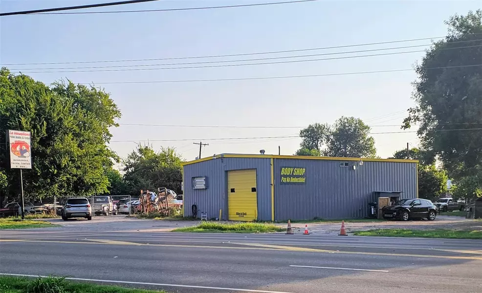 1010 N Colorado ST, Lockhart, TX 78644