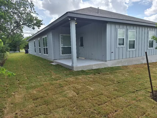 Florence, TX 76527,504 S Story STS