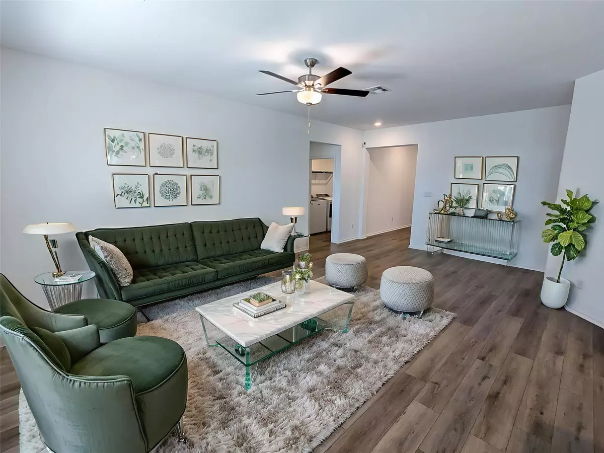 Hutto, TX 78634,400 Sebring CIR
