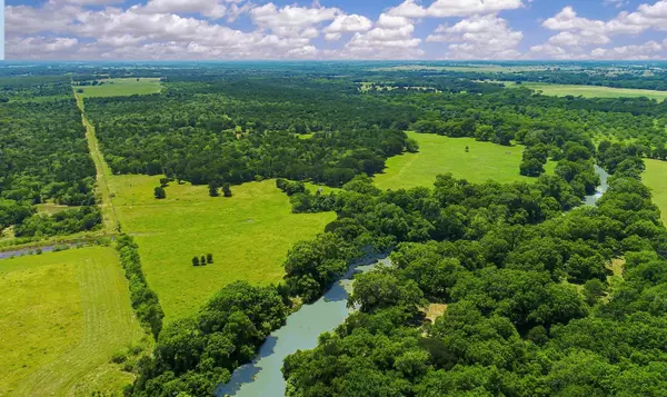 2464 County Road 249, Luling, TX 78648
