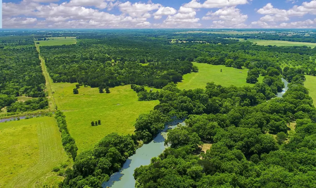 2464 County Road 249, Luling, TX 78648