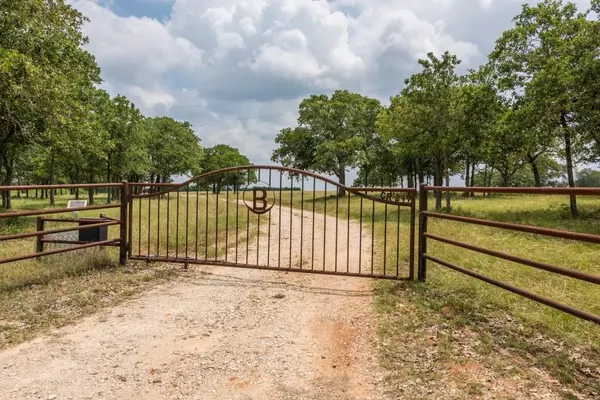 Luling, TX 78648,2464 County Road 249