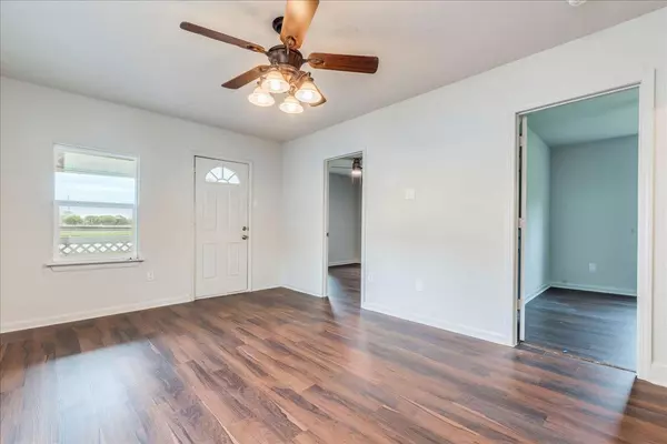 Smithville, TX 78957,112 Gazley ST