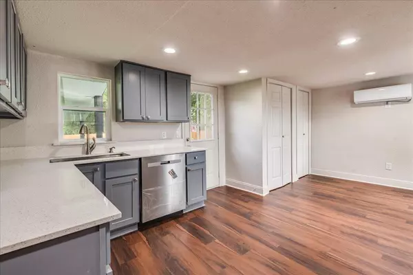 Smithville, TX 78957,112 Gazley ST