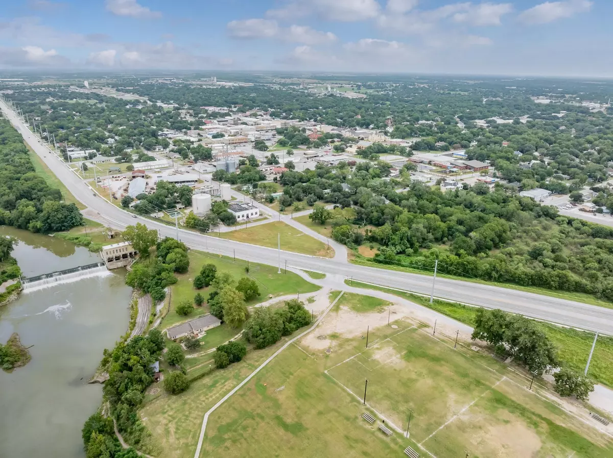 Gonzales, TX 78629,205 Saint John ST