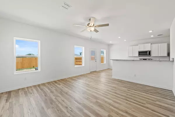 Elgin, TX 78621,14713 Eagles Claw WAY