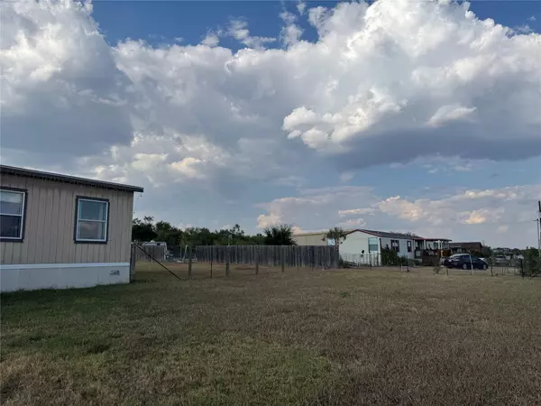 Dale, TX 78616,490 Rosewood DR