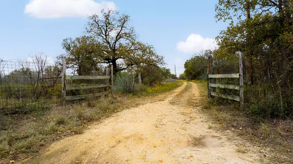 Luling, TX 78648,2124 Bugtussle LN