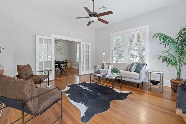 Smithville, TX 78957,909 Hudgins ST