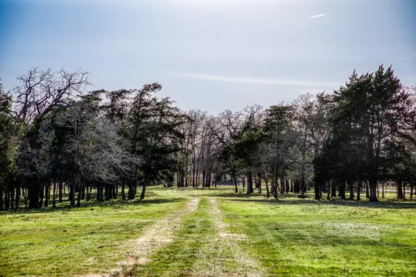 Waelder, TX 78959,12893 E State Highway 97