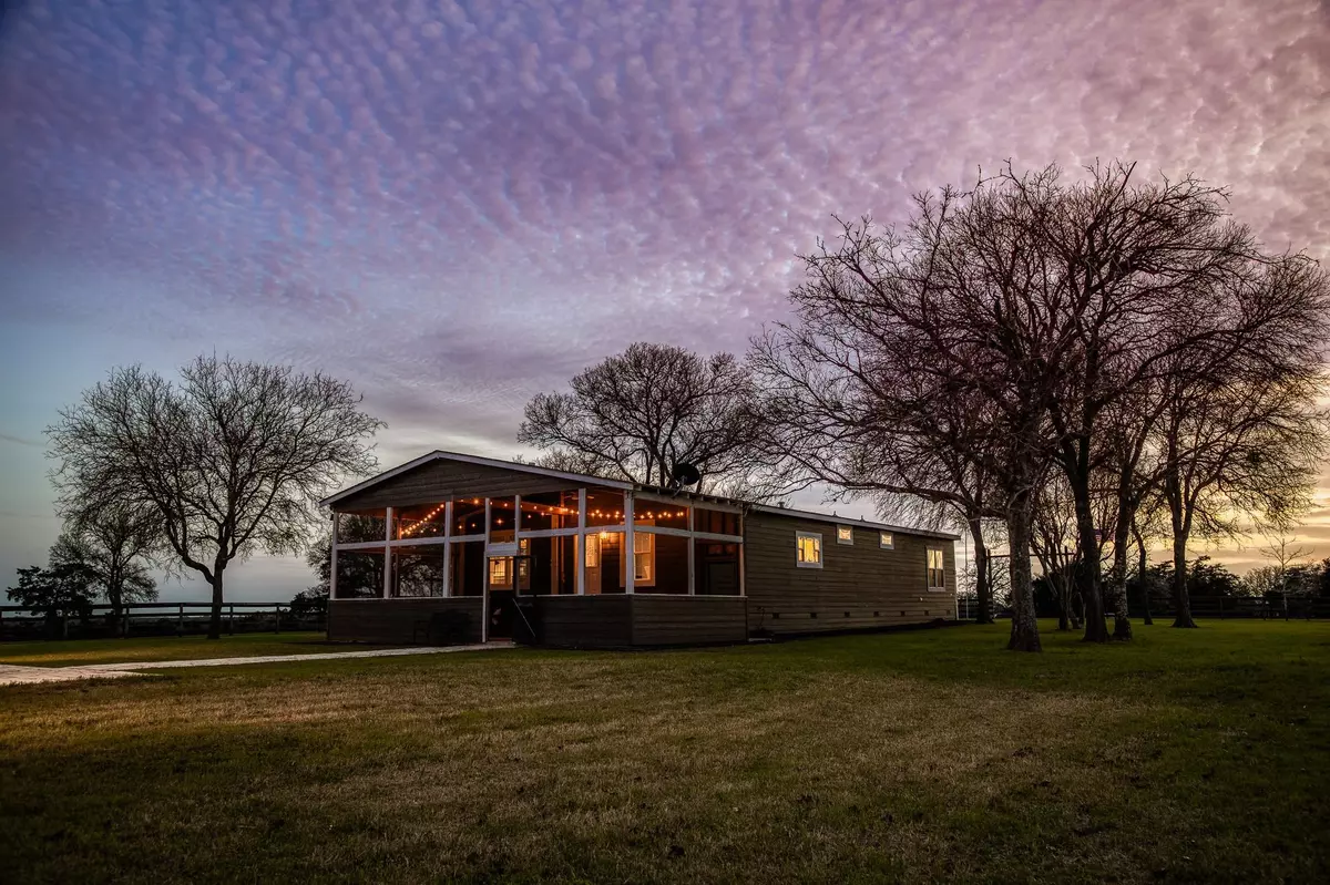 Waelder, TX 78959,12893 E State Highway 97