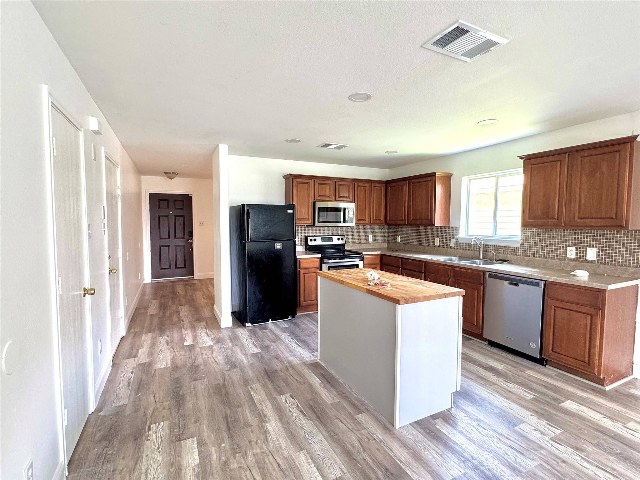 Hutto, TX 78634,529 W Metcalfe ST