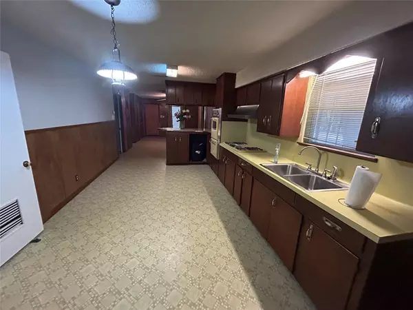 Austin, TX 78702,2765 Lyons RD