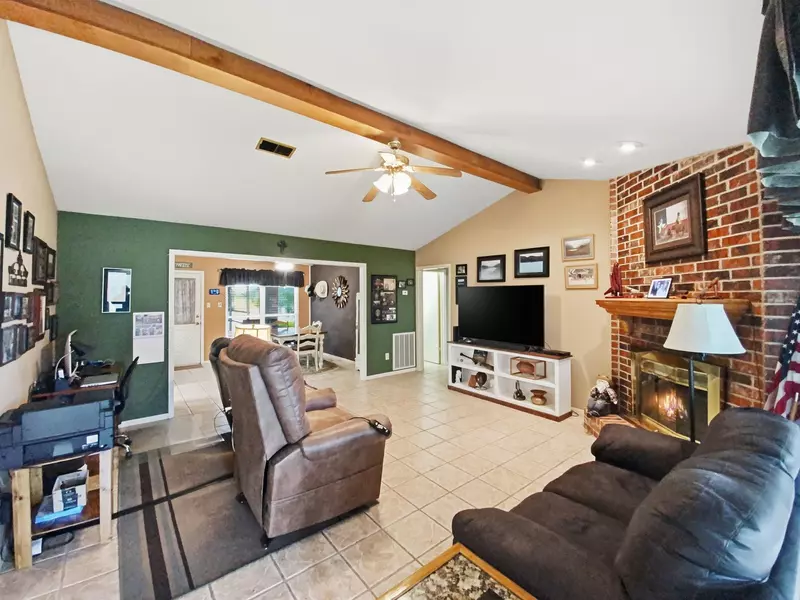 2770 Trey LN, Brenham, TX 77833