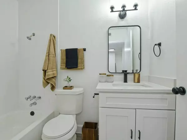 Austin, TX 78757,1220 W Anderson LN #208