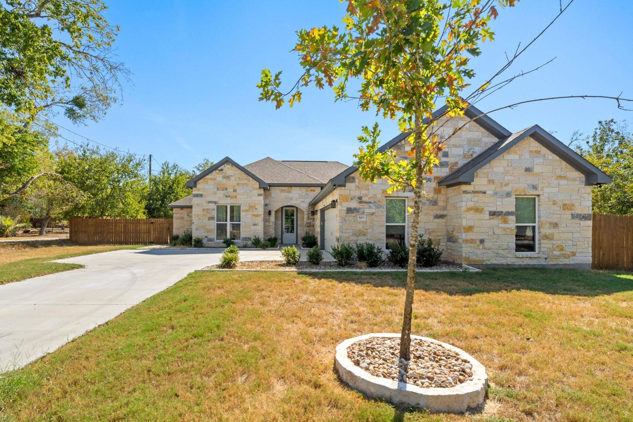 503 E 2nd ST, Elgin, TX 78621