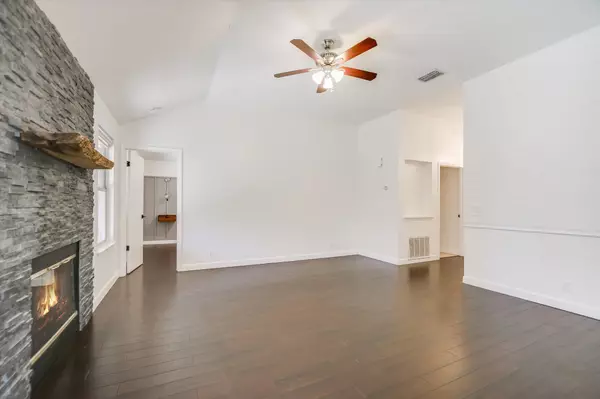 Georgetown, TX 78626,906 Iris DR