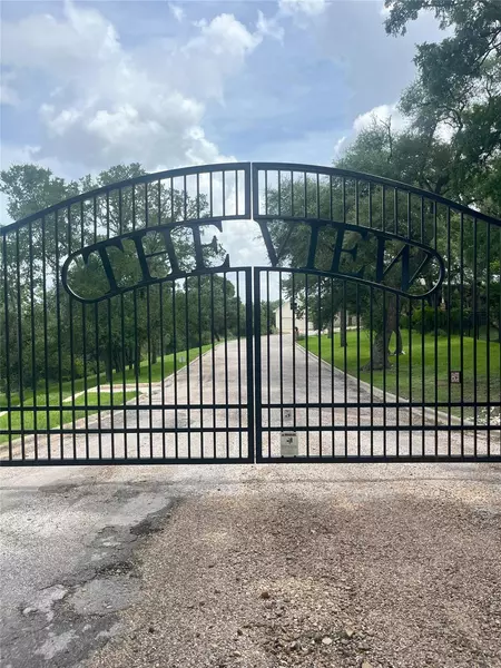 111 Kathleen Ave, La Grange, TX 78945