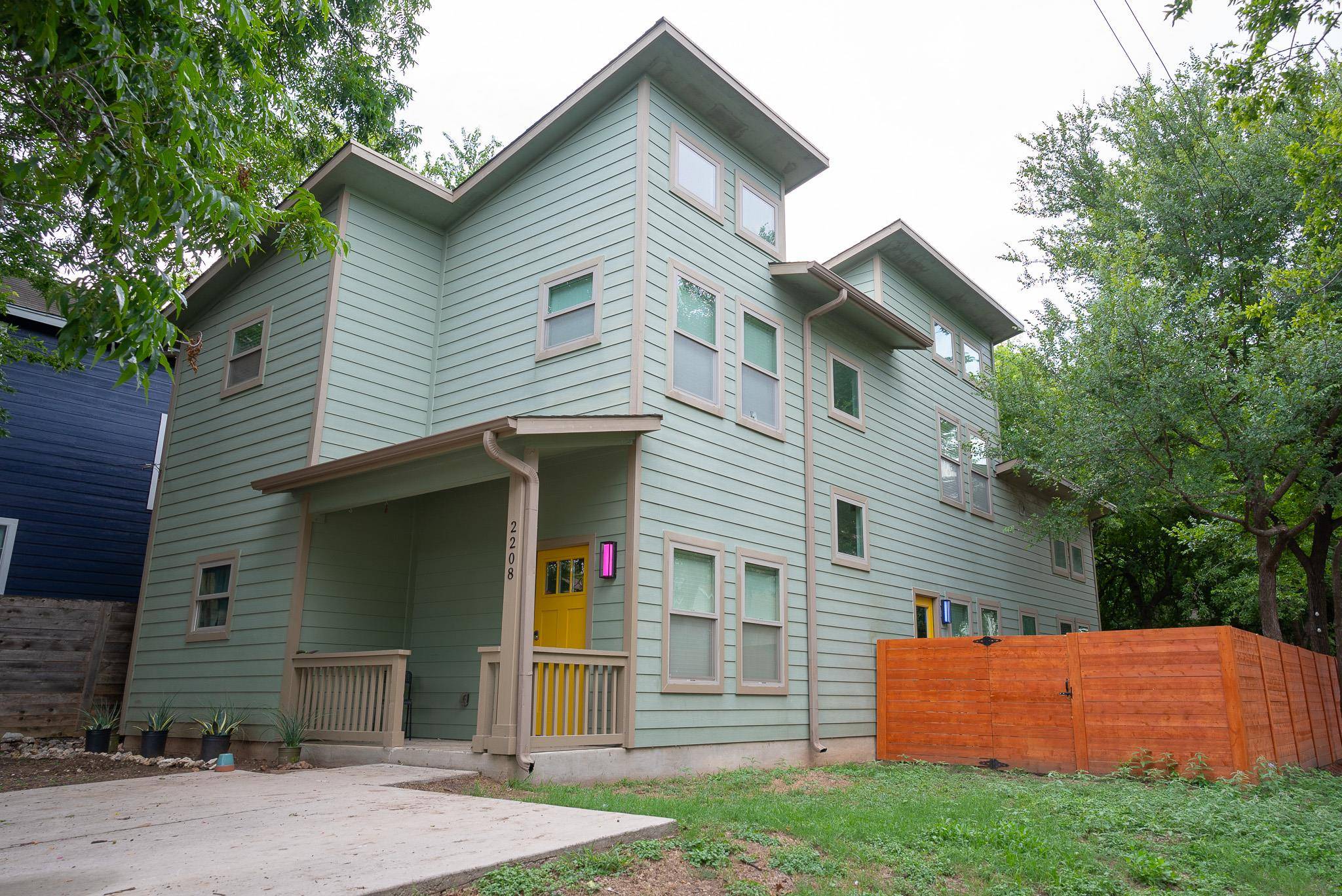 2208 E 9th ST, Austin, TX 78702
