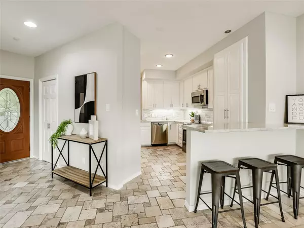 Austin, TX 78731,5603 Oakwood CV #232