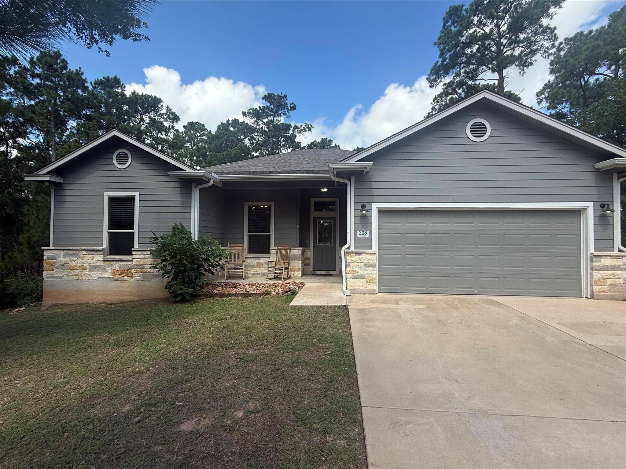 208 Akaloa DR, Bastrop, TX 78602