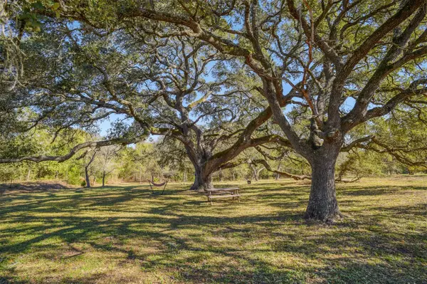 Smithville, TX 78957,421 Krchnak RD
