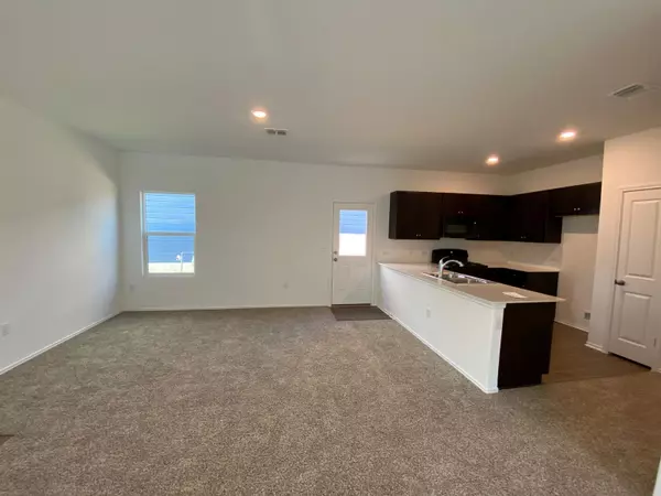 Del Valle, TX 78617,7512 Poppy Petal LOOP