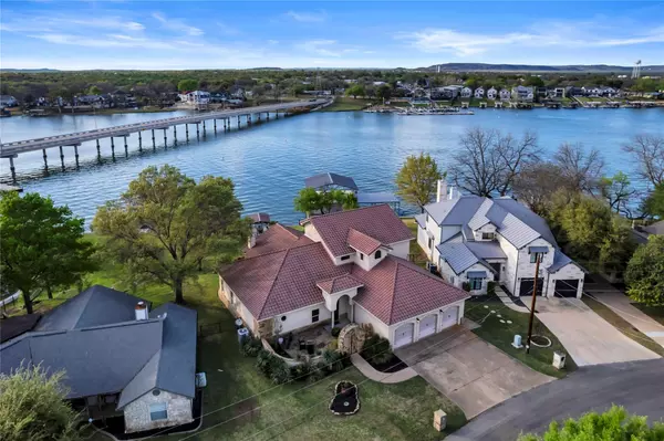 202 Bridgepoint DR, Kingsland, TX 78639