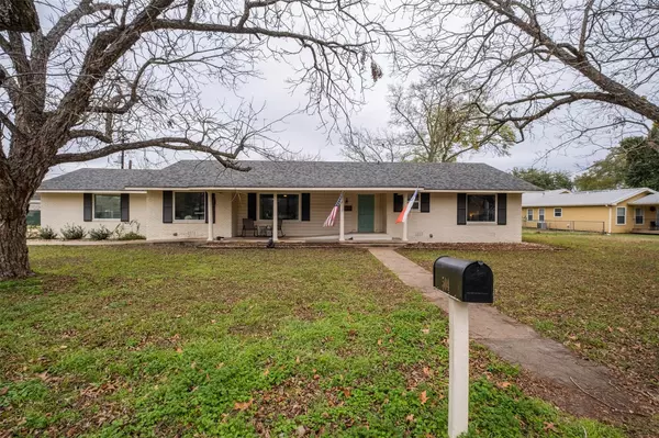 504 Marburger ST, Smithville, TX 78957