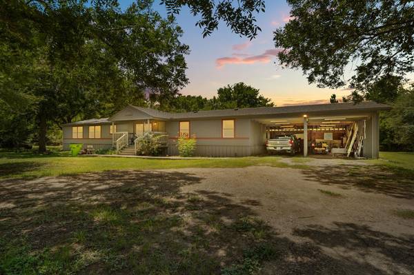 327 Laura LN, Bastrop, TX 78602