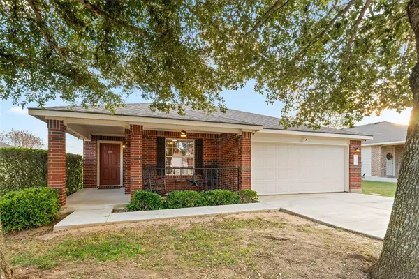 2220 Green Meadows LN, Buda, TX 78610