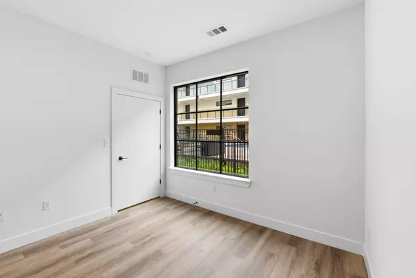 Austin, TX 78745,4315 S Congress Ave #212