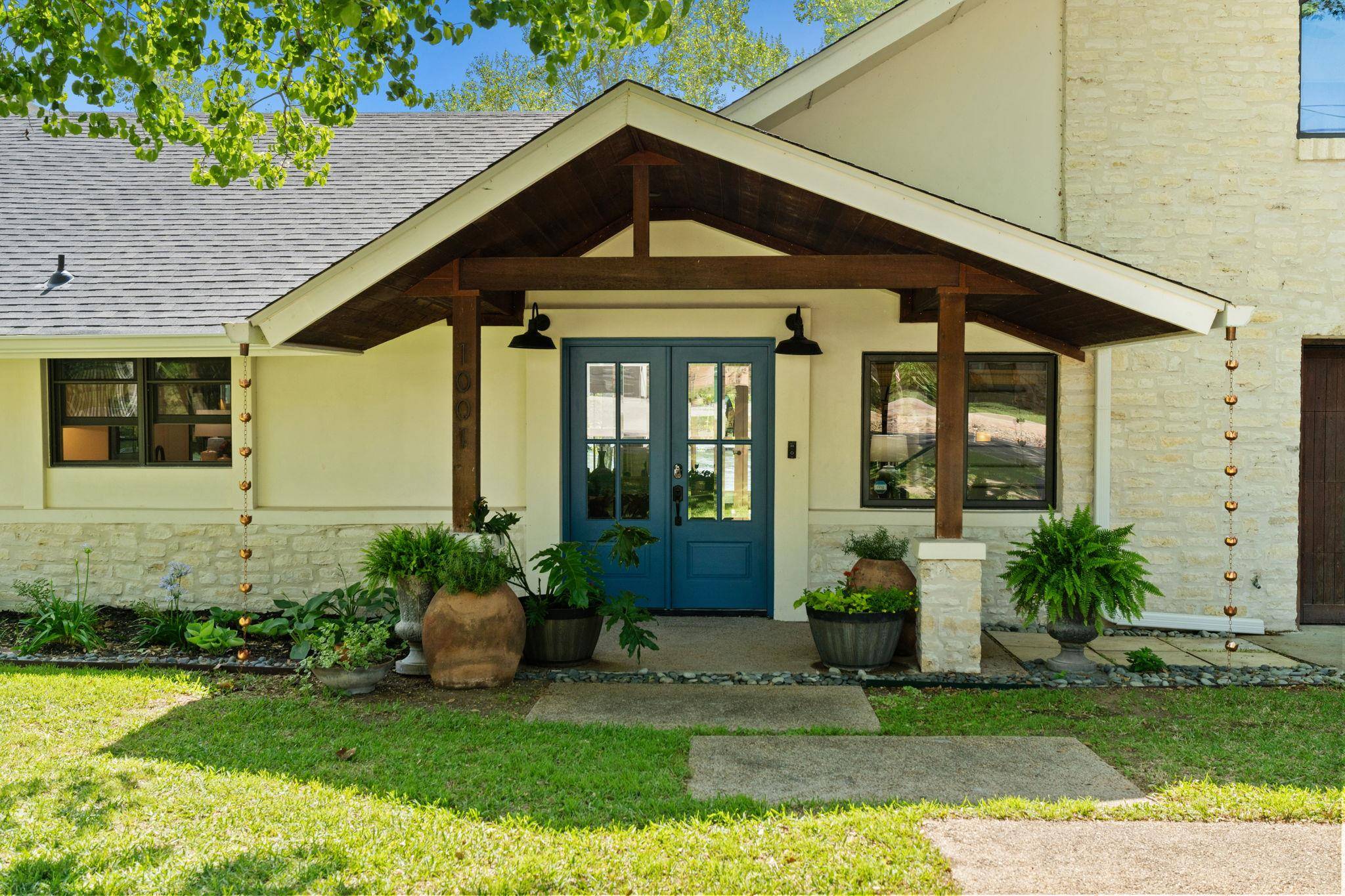 Marble Falls, TX 78654,1001 Lakeshore DR