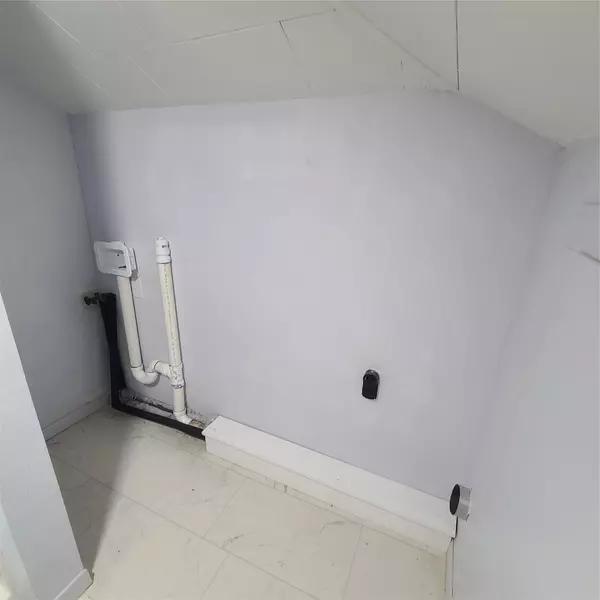 Giddings, TX 78942,615 E Washington ST