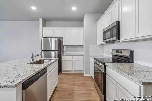 Sthedwig, TX 78152,3921 Abbott Pass #102