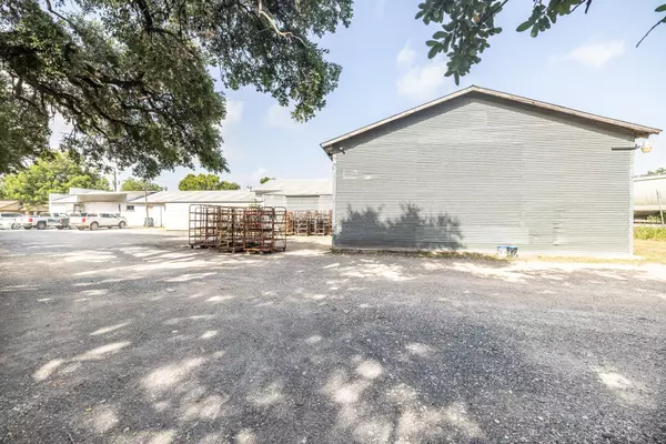 Gonzales, TX 78629,925 Saint Andrew ST