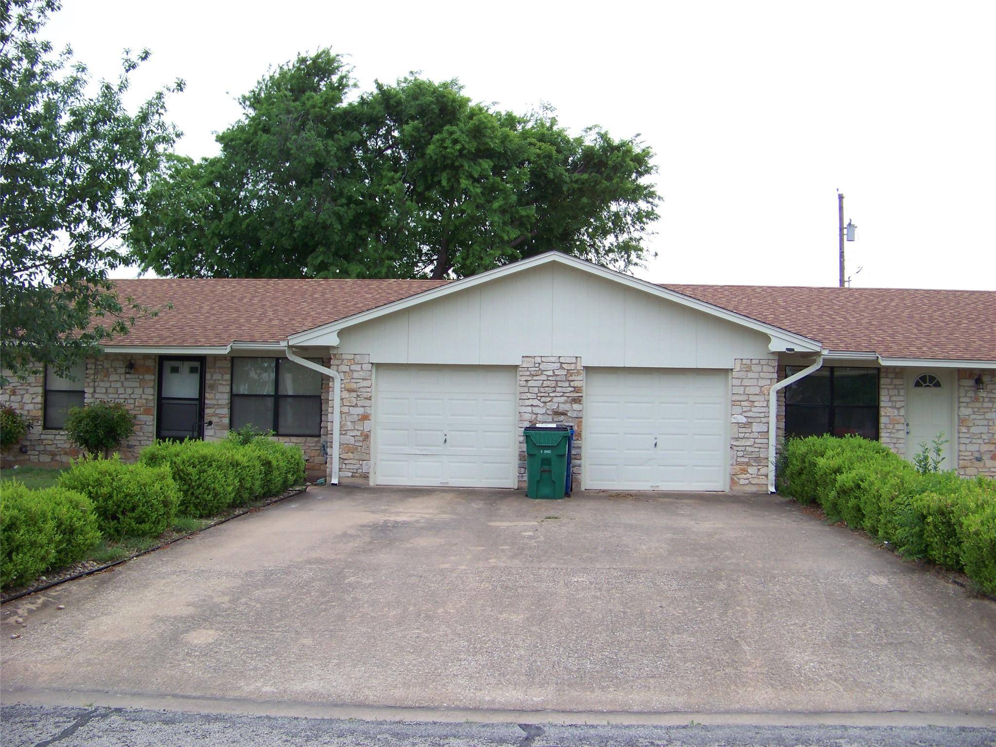 2805 Davis ST, Taylor, TX 76574
