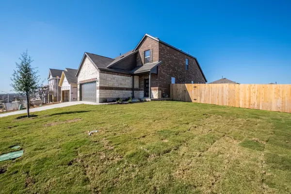 108 Leatherleaf DR, Buda, TX 78610