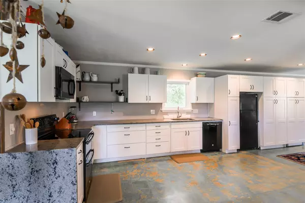 Llano, TX 78643,4044 county road 104