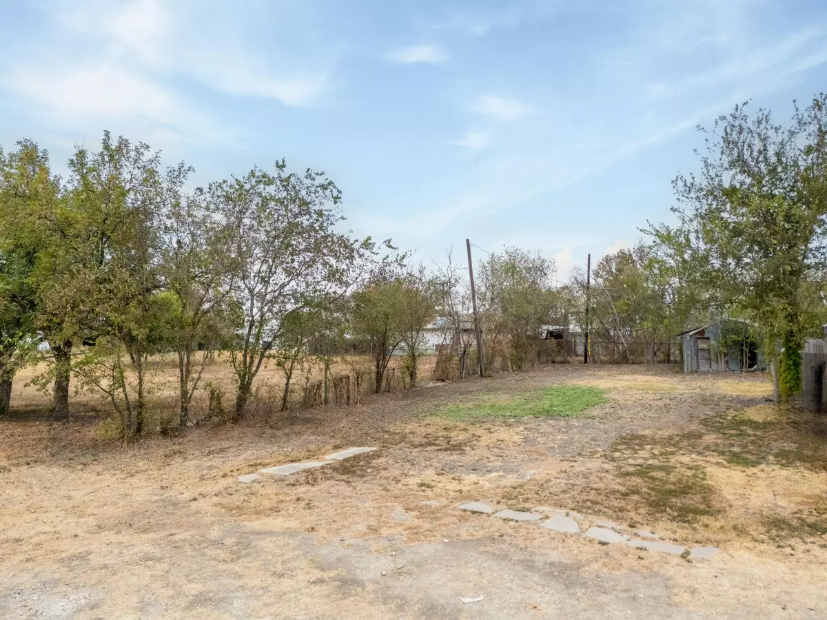 Taylor, TX 76574,207 Murphy ST