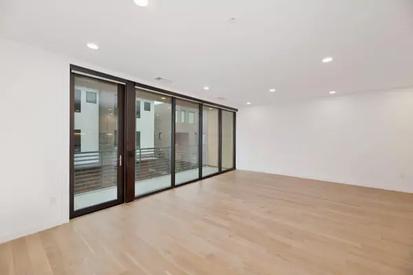 Austin, TX 78704,900 S 1st ST #218