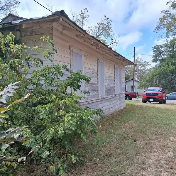 Gonzales, TX 78629,1420 N Hamilton ST