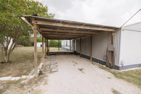 Niederwald, TX 78640,305 Martin Church RD